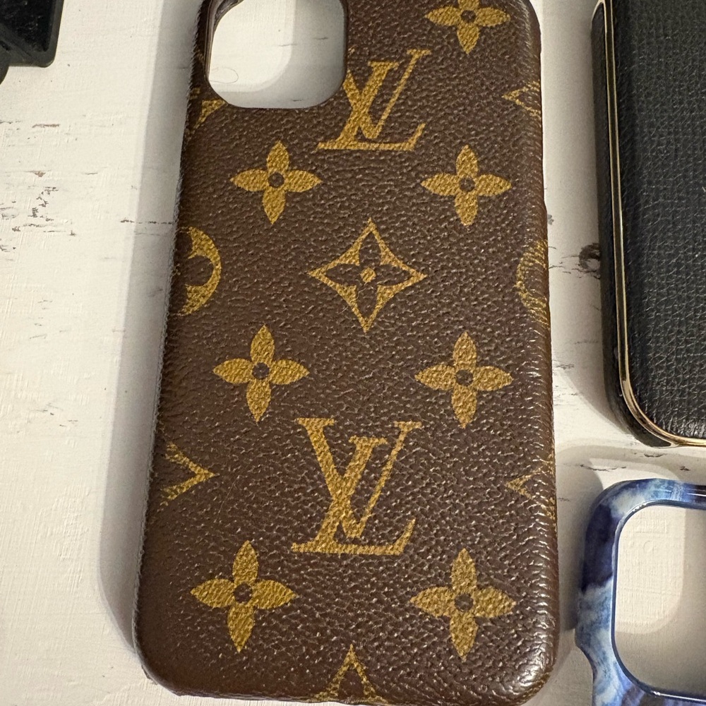 Assortment of 7 - Phone 11  Case - Picture 3 of 11
